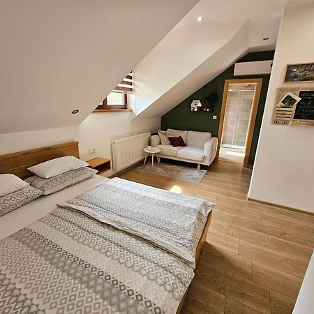 Apartments Woodnotes Licko Petrovo Selo Zewnętrze zdjęcie
