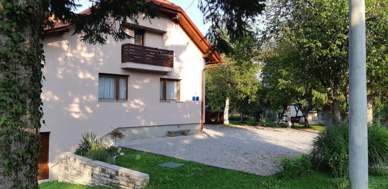 Apartments Woodnotes Licko Petrovo Selo Zewnętrze zdjęcie
