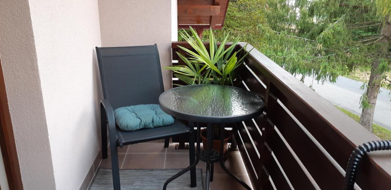 Apartments Woodnotes Licko Petrovo Selo Zewnętrze zdjęcie