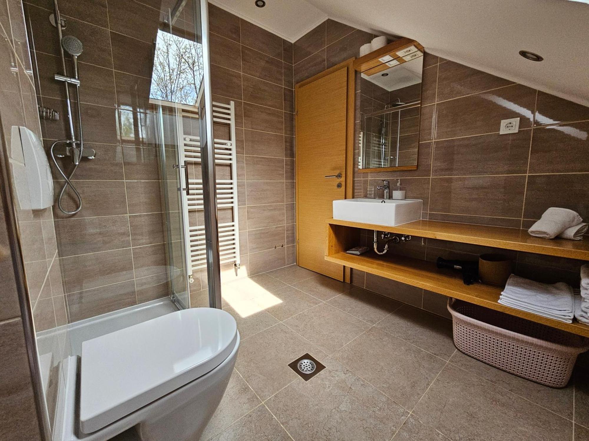 Apartments Woodnotes Licko Petrovo Selo Zewnętrze zdjęcie