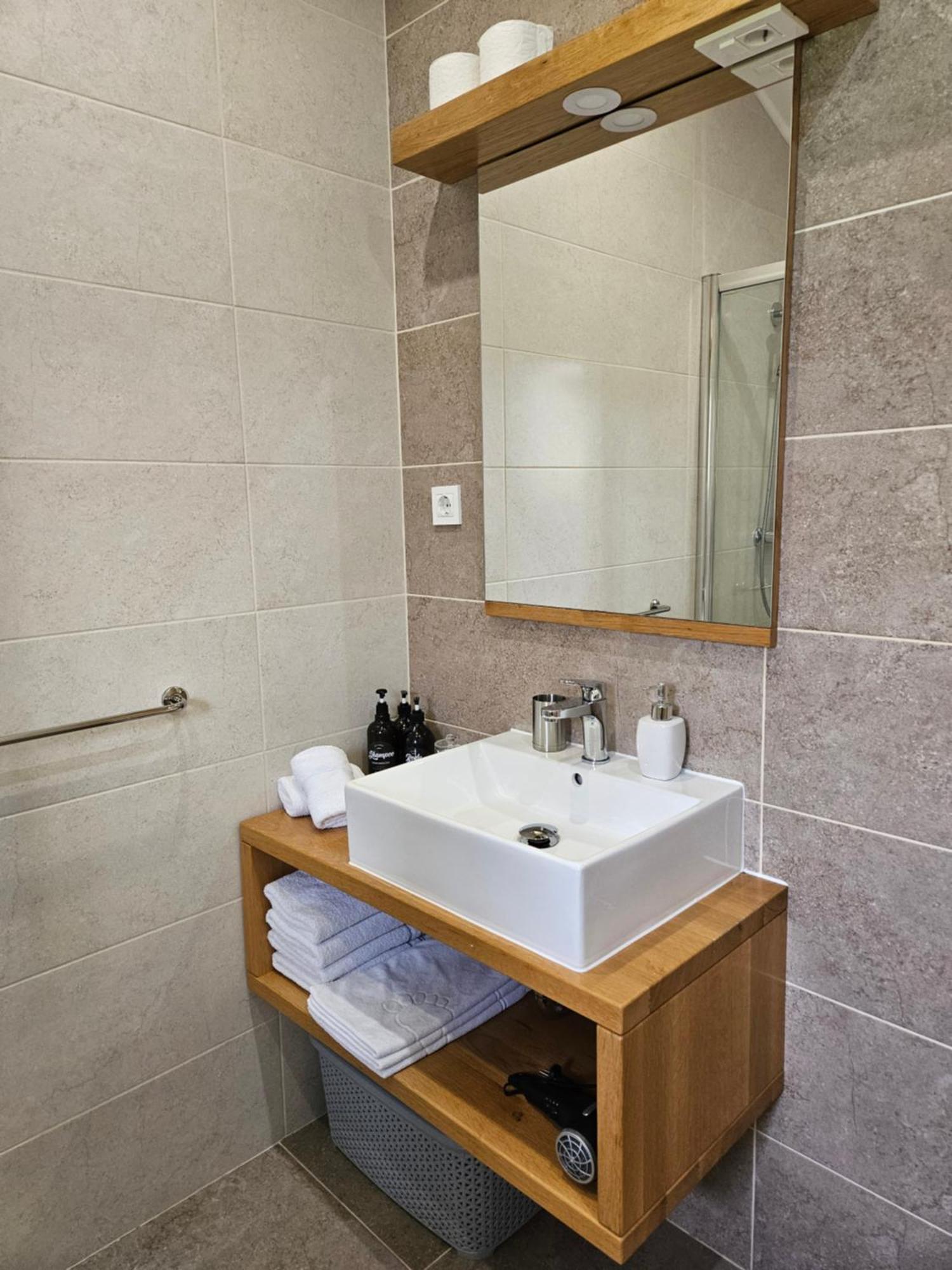 Apartments Woodnotes Licko Petrovo Selo Zewnętrze zdjęcie