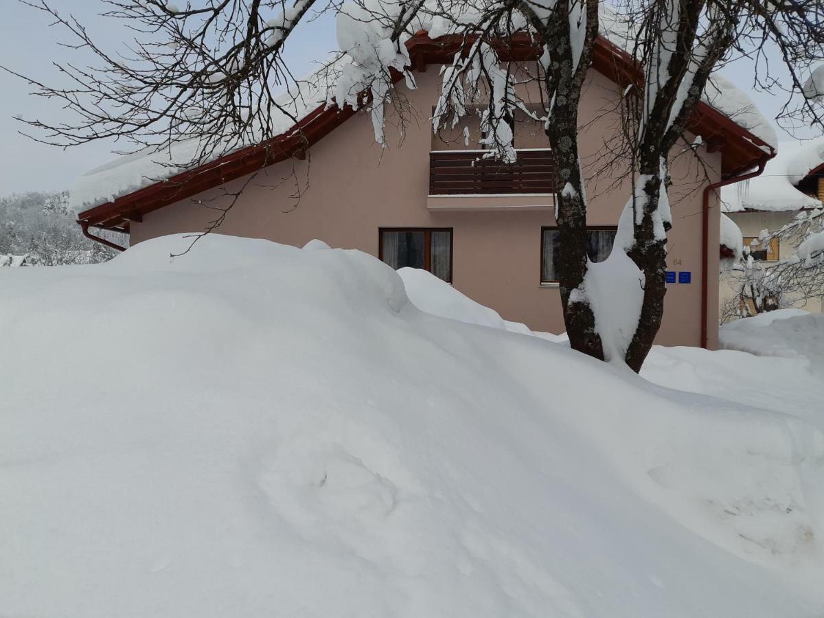 Apartments Woodnotes Licko Petrovo Selo Zewnętrze zdjęcie